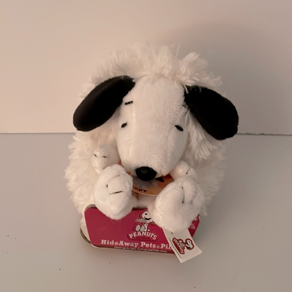 Snoopy Hide a way pet - NEW